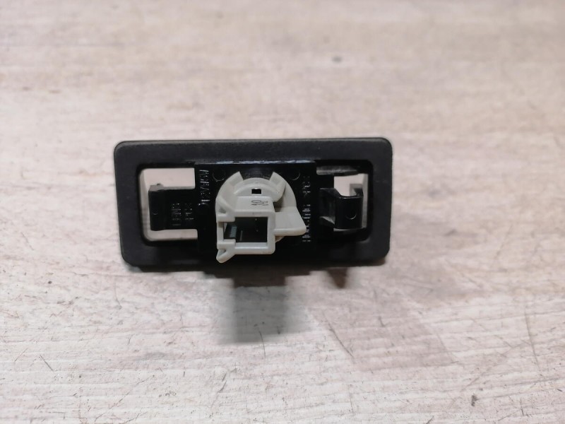 Almera G15 плафон подсветки номера