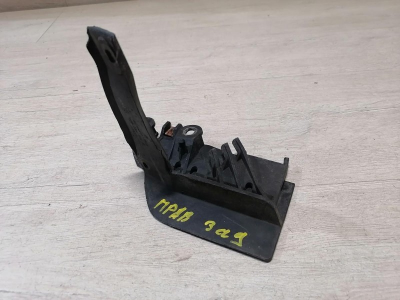 Golf брызговик заднего колеса передний правый