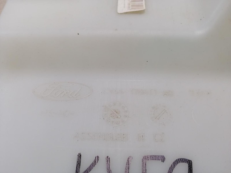 Kuga бачок омывателя лобового стекла