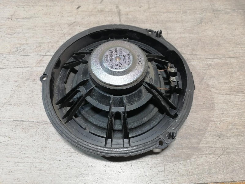 Kuga динамик передний