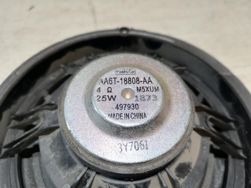 Kuga динамик передний