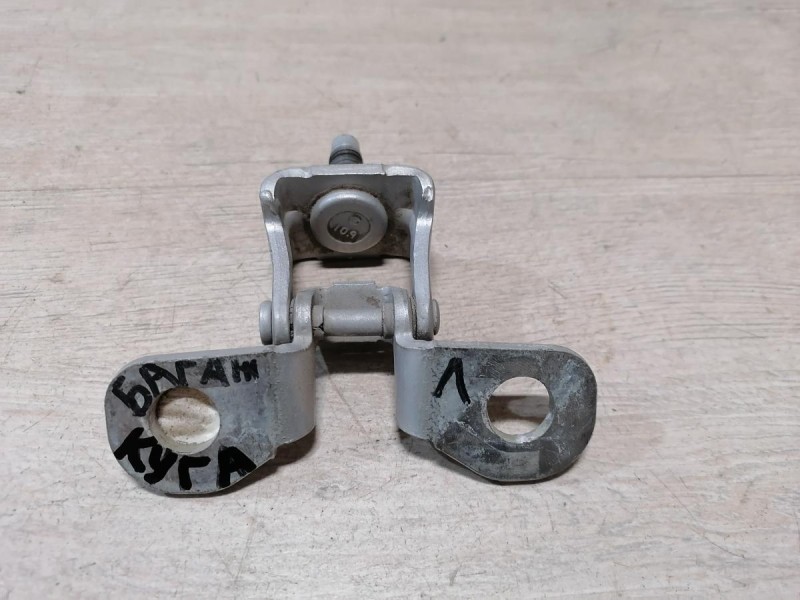 Kuga петля багажника левая