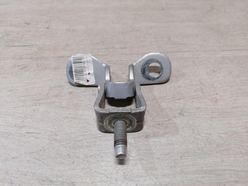 Kuga петля багажника левая