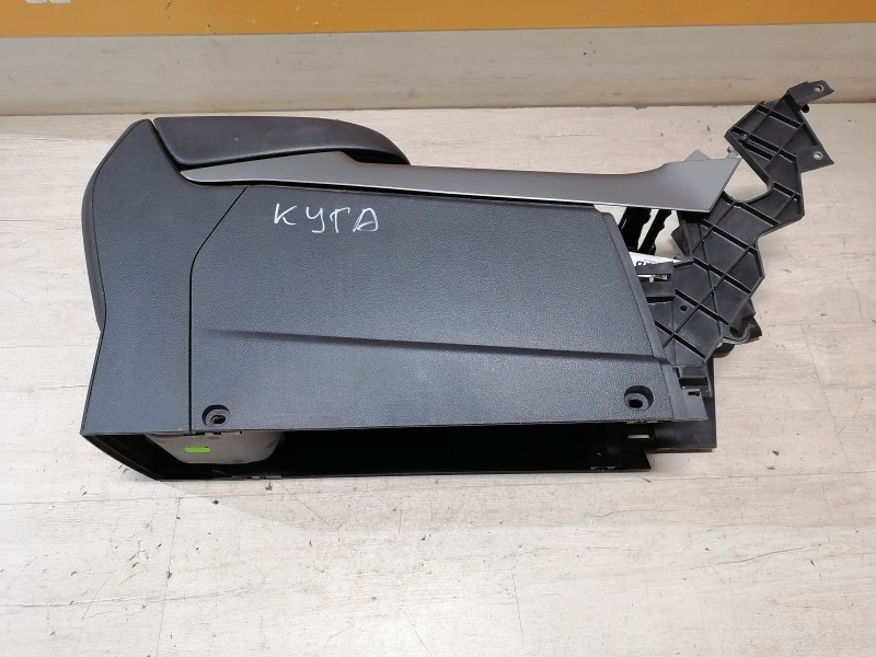 Kuga консоль центральная подлокотник