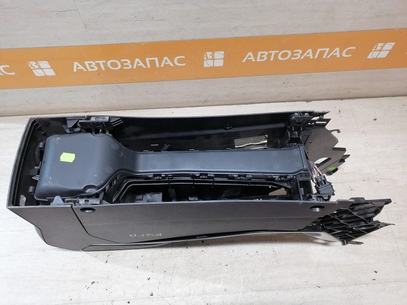 Kuga консоль центральная подлокотник