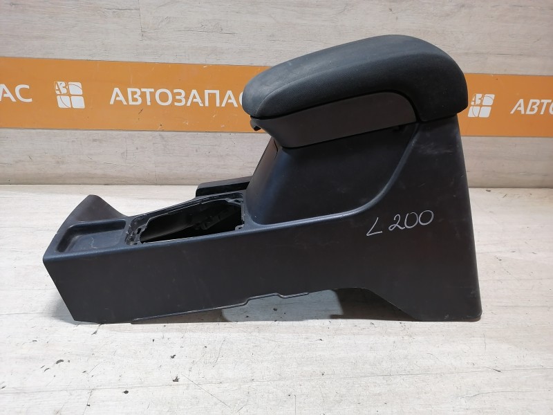L 200 консоль центральная подлокотник