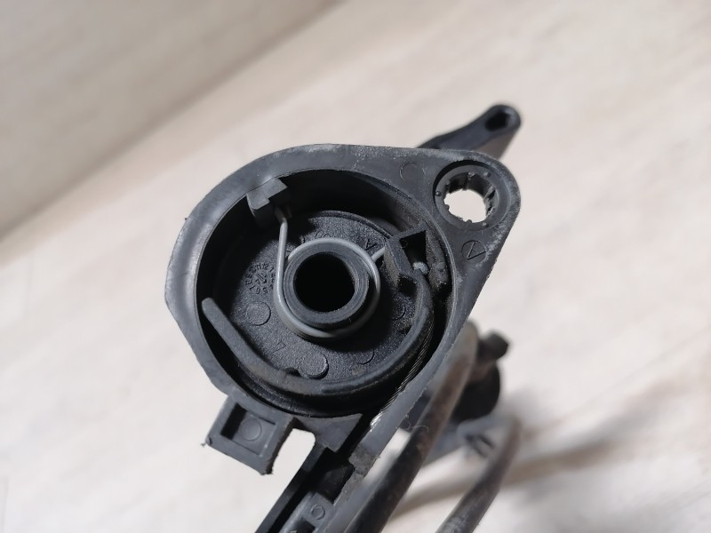 Almera G15 №11 трос капота