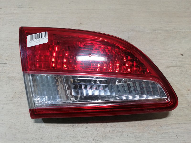 Almera G15 №11 фонарь в крышку багажника левый