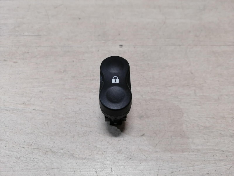 Almera G15 кнопка блокировки дверей