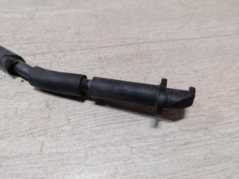 Almera G15 упор капота