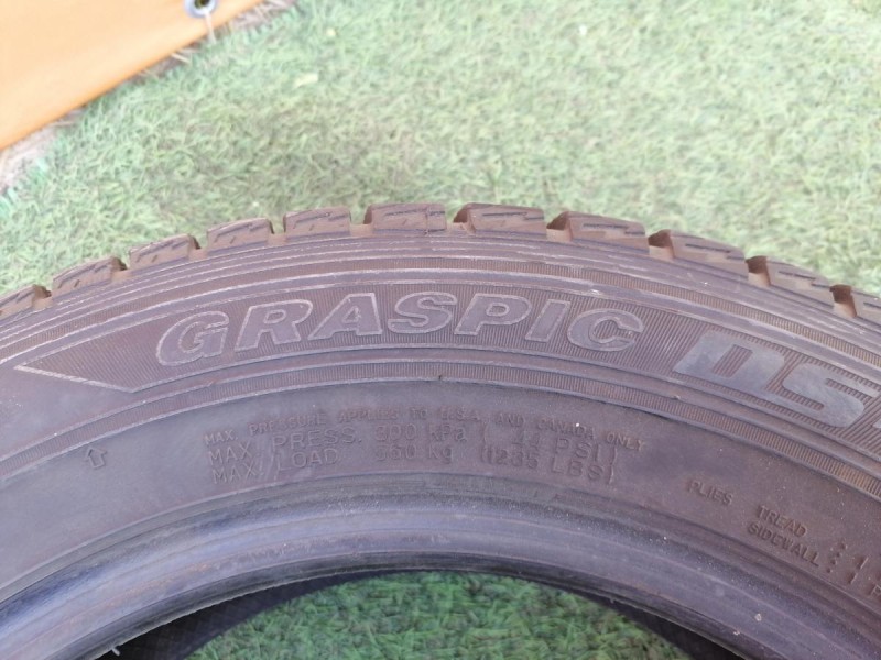 Almera G15 №2 шина 195/60 R15 данлоп липучка
