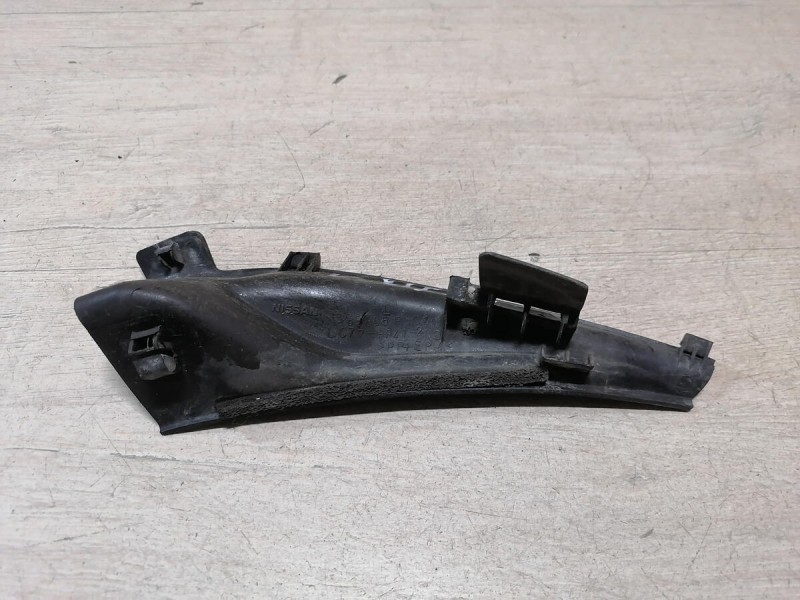 Almera G15 уголок жабо левый