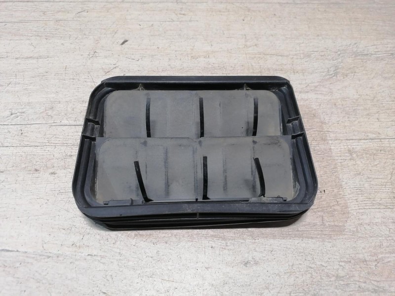 Almera G15 решетка вентиляции багажника