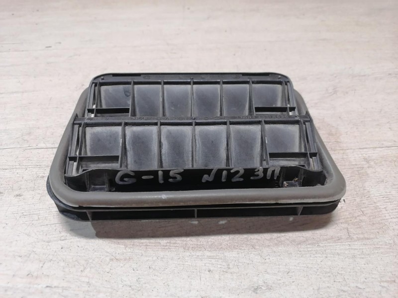 Almera G15 решетка вентиляции багажника