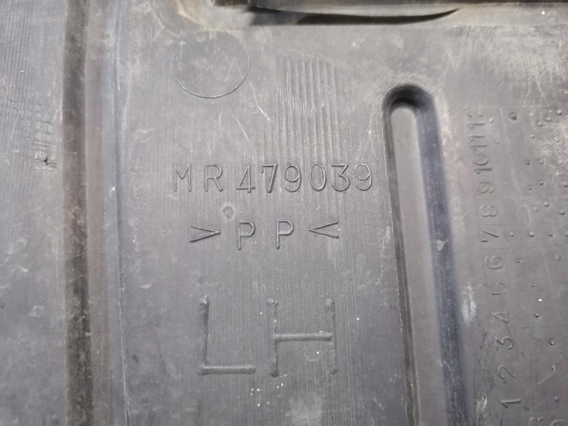 Lancer №2 пыльник двигателя левый к-кт mr479039 деф