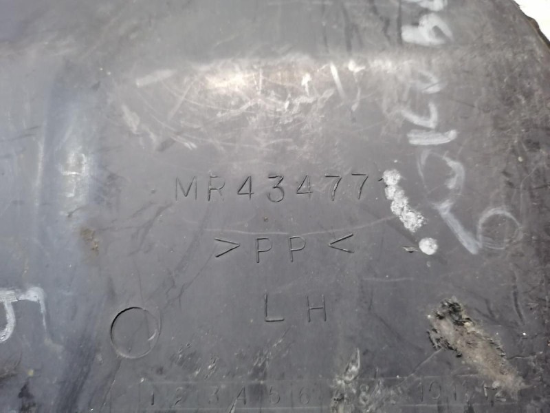 Lancer №2 пыльник двигателя левый к-кт mr479039 деф