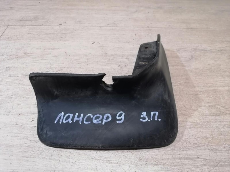 Lancer брызговик задний правый деф