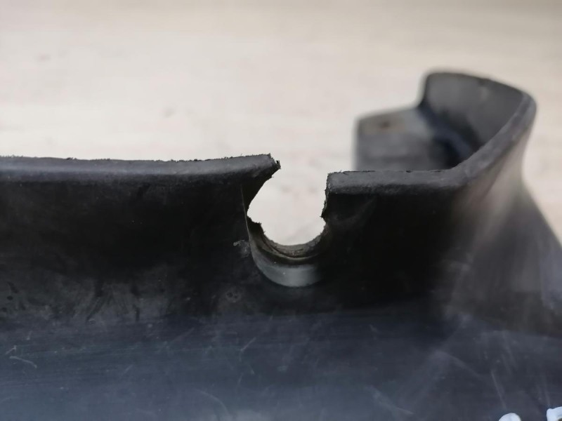 Lancer брызговик задний правый деф