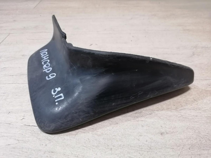 Lancer брызговик задний правый деф