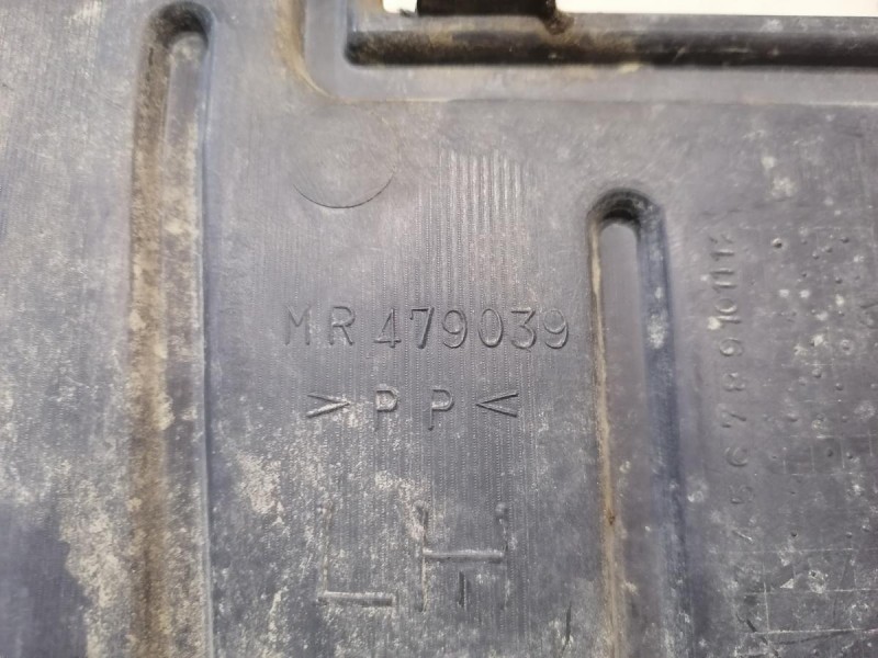 Lancer №1 пыльник двигателя левый к-кт MR479039