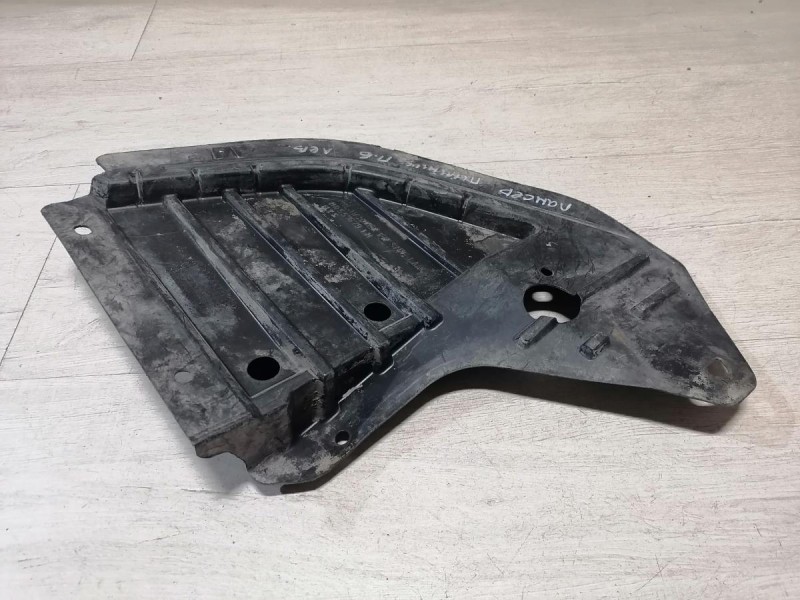 Lancer №1 пыльник переднего бампера левый