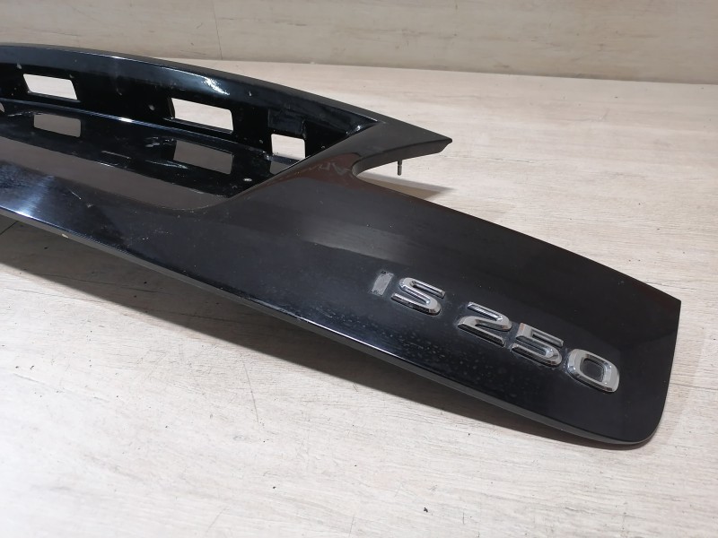 Lexus IS 250 молдинг крышки багажника
