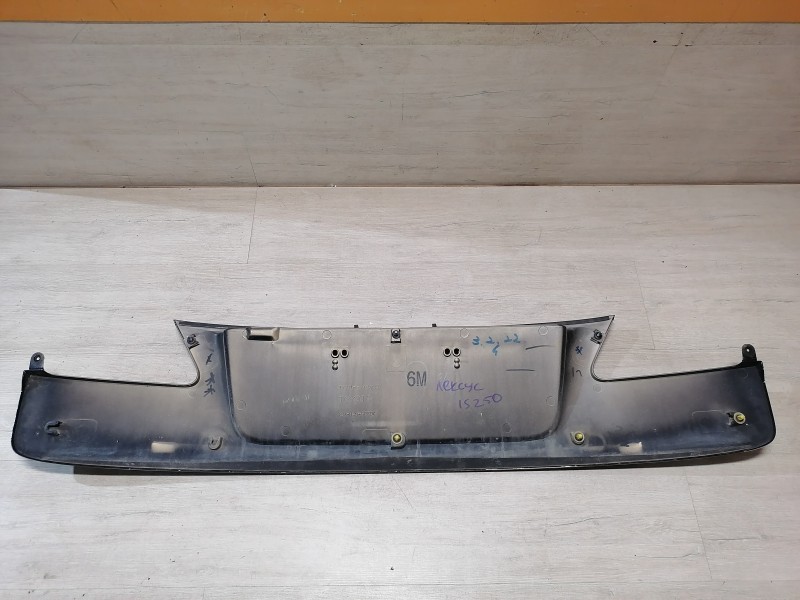 Lexus IS 250 молдинг крышки багажника