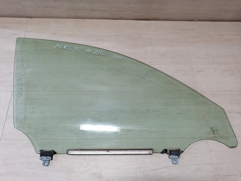 Lexus IS 250 стекло переднее правое