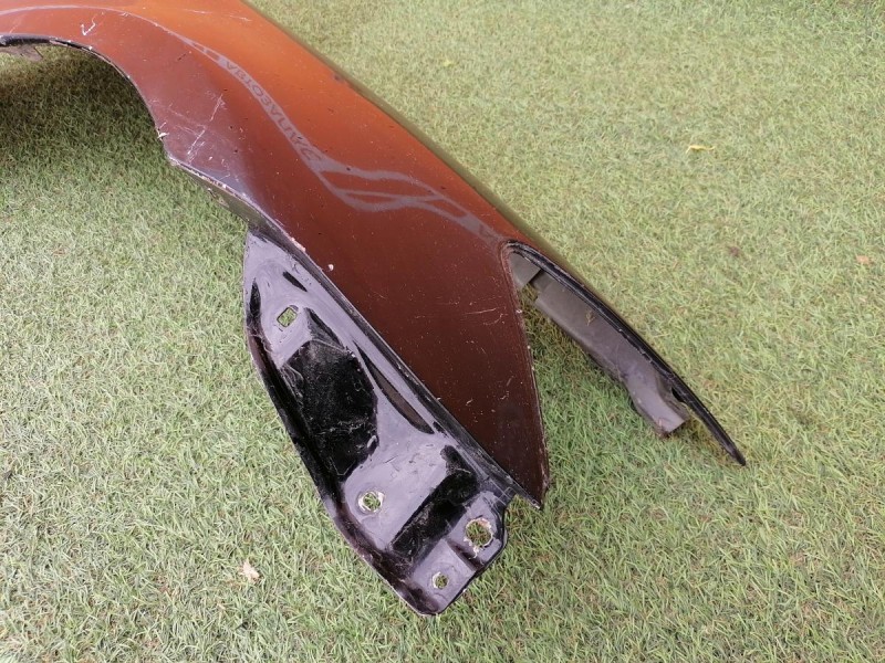 Lexus IS250 крыло переднее правое деф