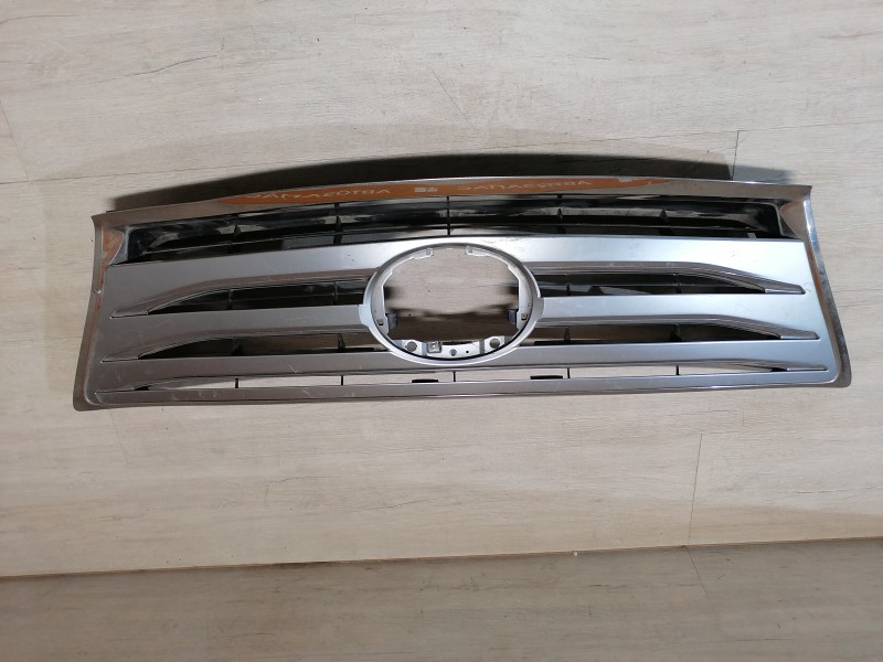 Lexus LX 570 решетка радиатора деф