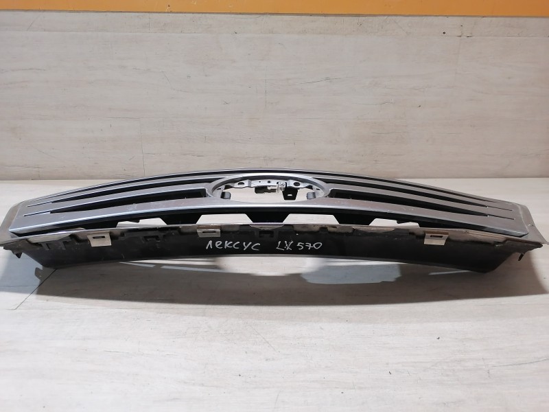 Lexus LX 570 решетка радиатора деф