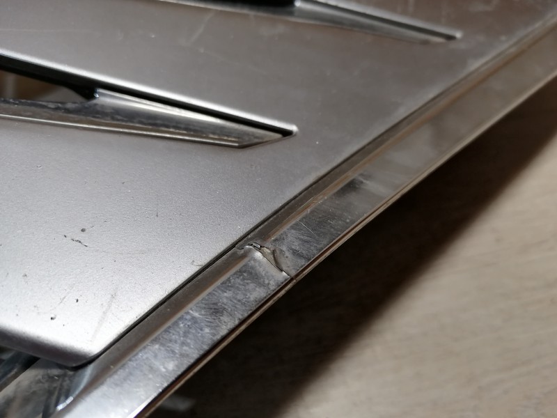 Lexus LX 570 решетка радиатора деф