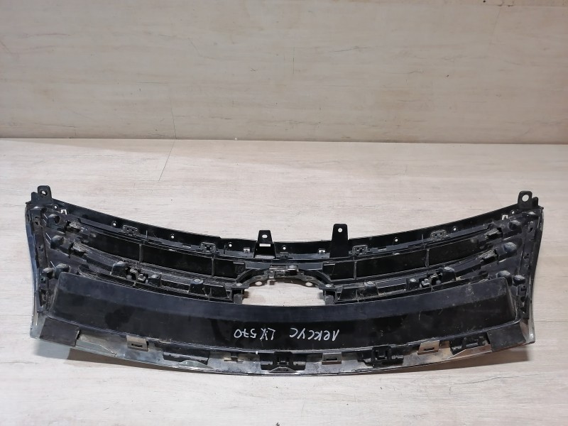 Lexus LX 570 решетка радиатора деф