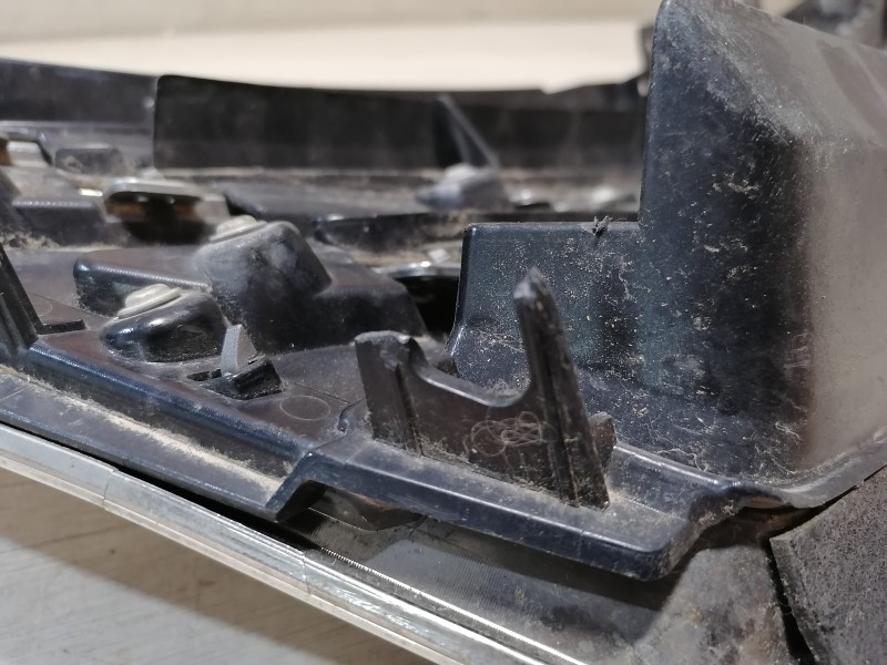 Lexus LX 570 решетка радиатора деф