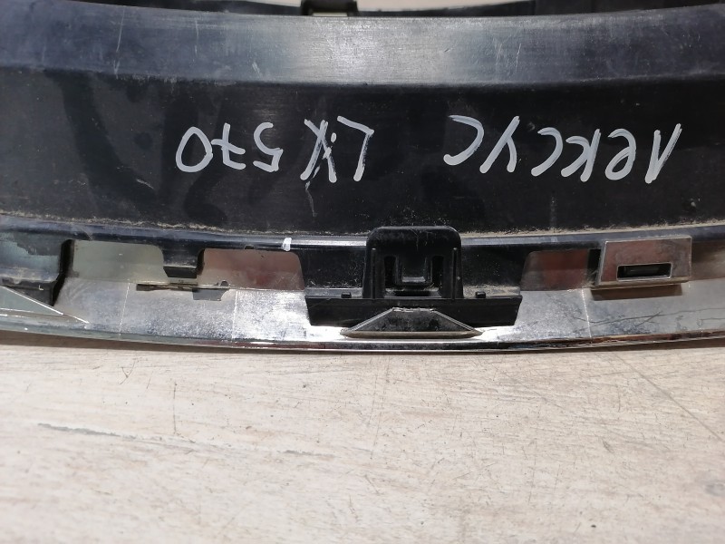 Lexus LX 570 решетка радиатора деф