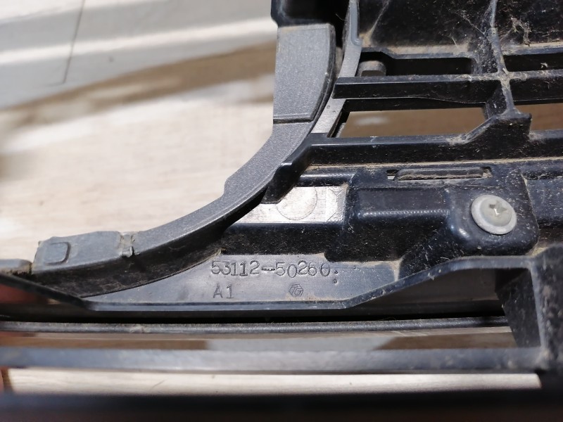 Lexus LX 570 решетка радиатора деф