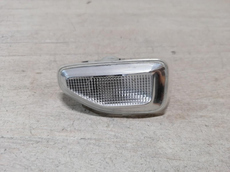 Logan 2 повторитель поворота в крыло левый