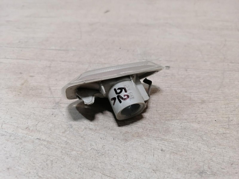 Logan 2 повторитель поворота в крыло левый