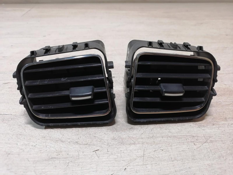 Logan 2 дефлектор торпедо центральный левый