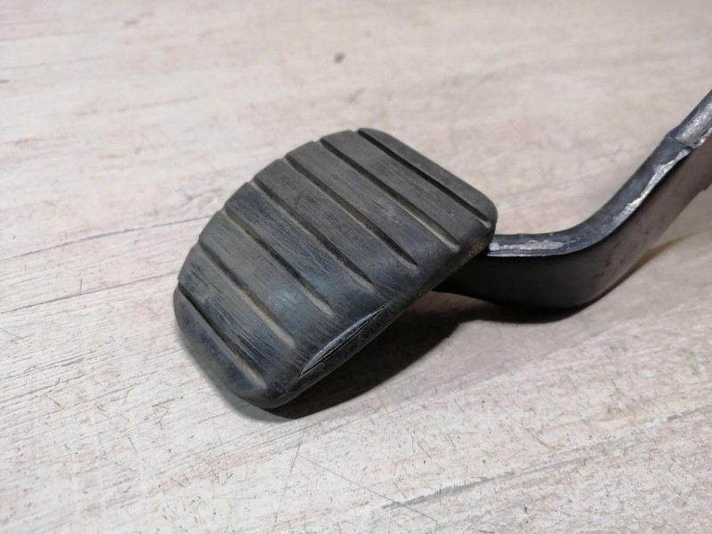 Logan 2 педаль тормоза