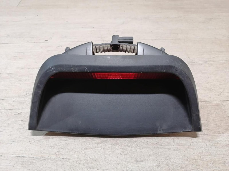 Logan 2 повторитель стоп сигнала