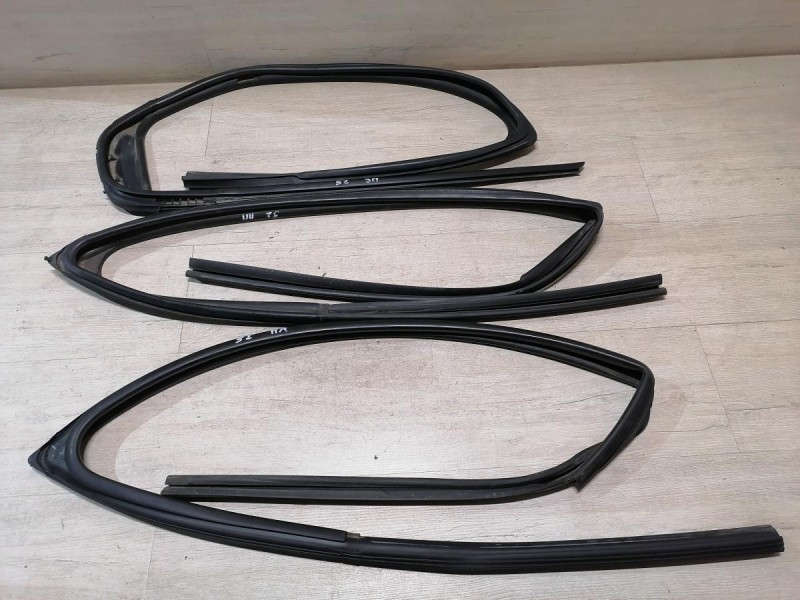 Logan 2 бархотка наружная задняя левая