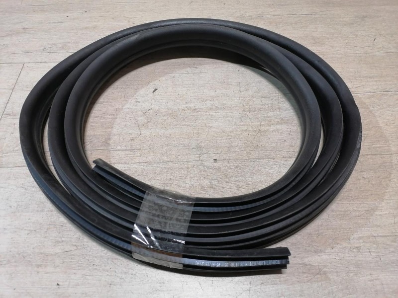 Logan 2 уплотнитель дверного проема передний правый