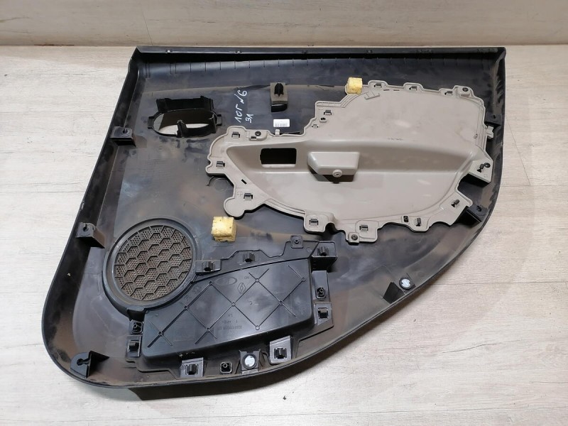 Logan 2 обшивка двери задняя левая эл черная+бежевая