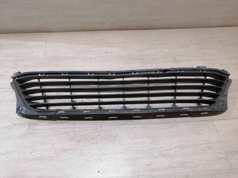 Logan №52 решетка переднего бампера нижняя рест деф