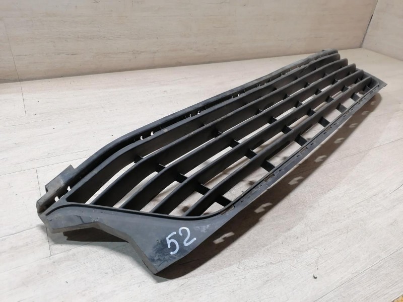 Logan №52 решетка переднего бампера нижняя рест деф