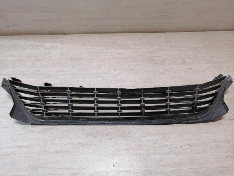 Logan №52 решетка переднего бампера нижняя рест деф