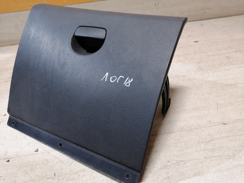 Logan №18 бардачок