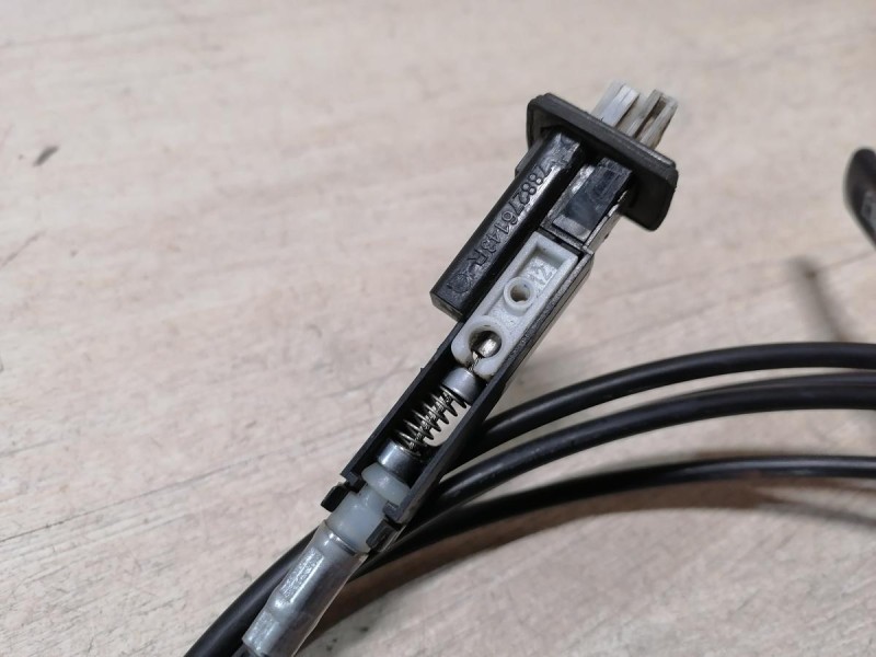 Logan 2 трос лючка бензобака