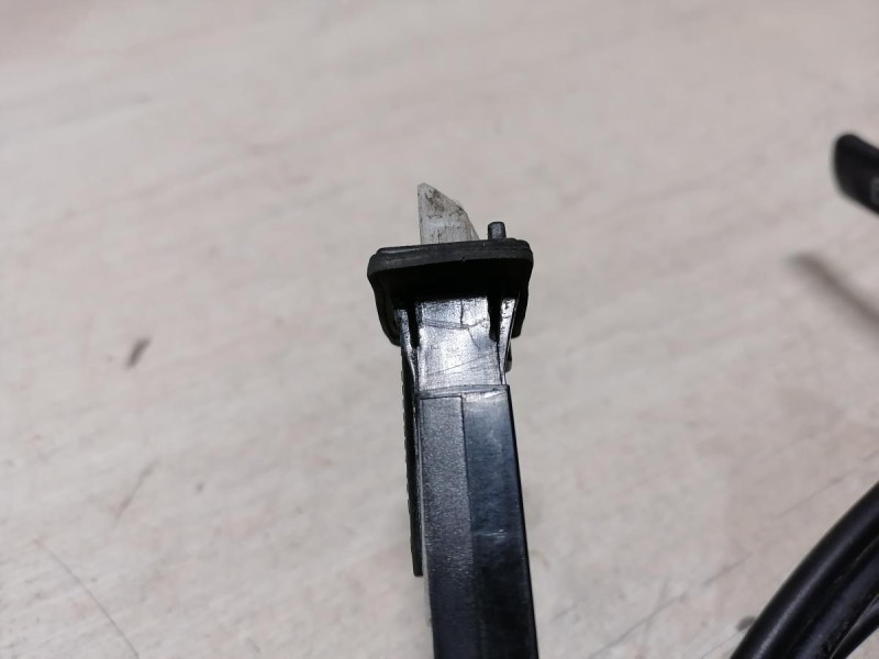 Logan 2 трос лючка бензобака